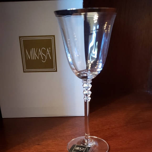 Mikasa Wine Glass Sonnet Platinum set of 8 - Picture 1 of 2